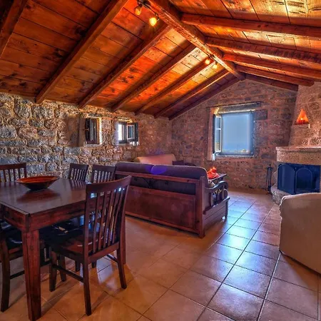 Achelatis Traditional Holiday home *