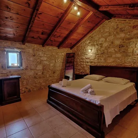 Achelatis Traditional