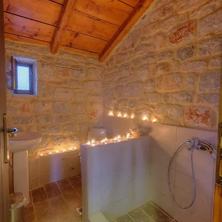 Achelatis Traditional * Areopoli