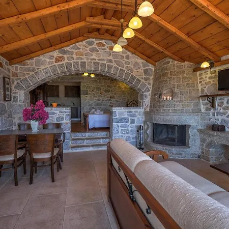 Achelatis Traditional Holiday home *