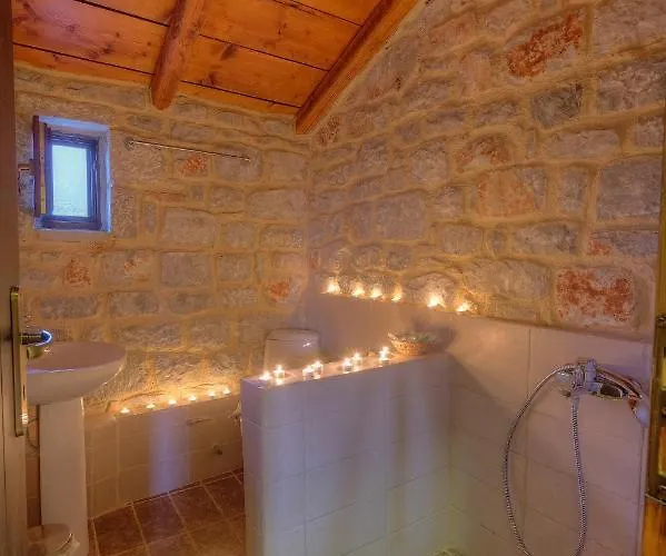 Achelatis Traditional * Αρεόπολις