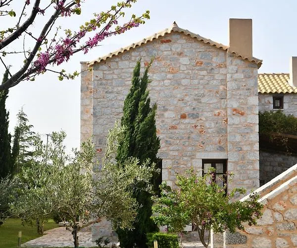 Achelatis Traditional Αρεόπολις